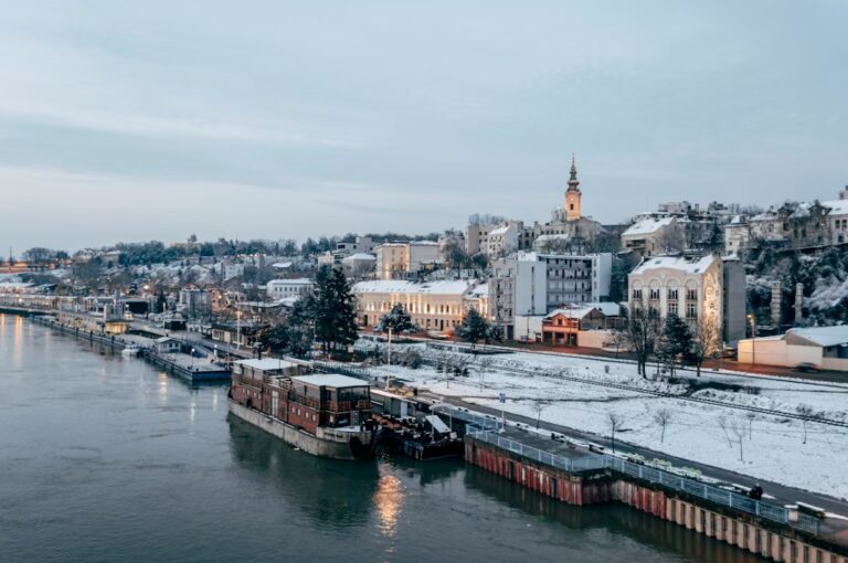 Beograd zimi – pogled na reku i stari deo grada sa Kalemegdanom