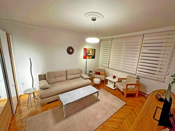 stan-na-dan-vracar-centar-renoviran-apartman-34m2
