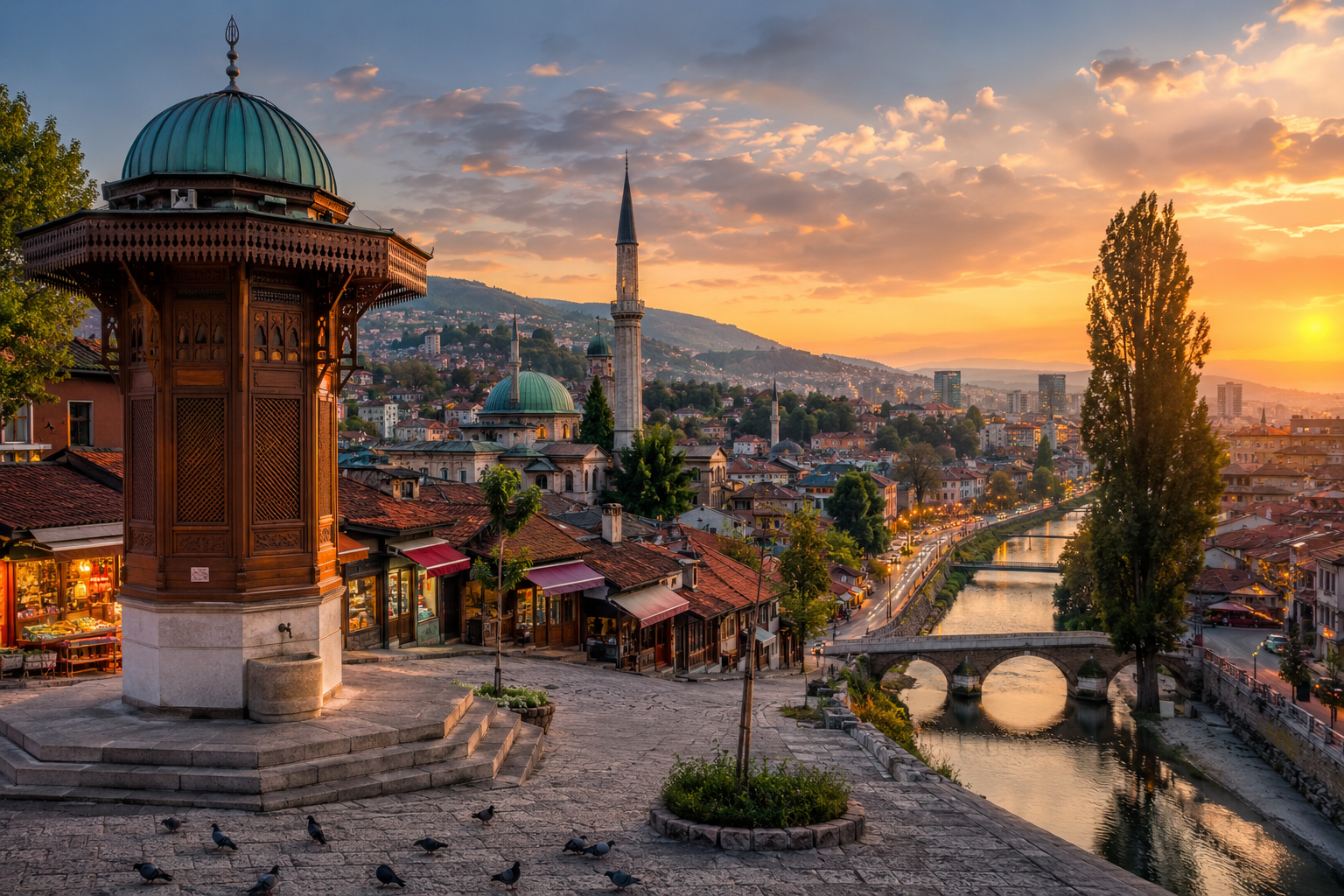 Sarajevo panorama sa Baščaršijom, Sebiljem, mostom preko Miljacke i istorijskim građevinama u zalazak sunca