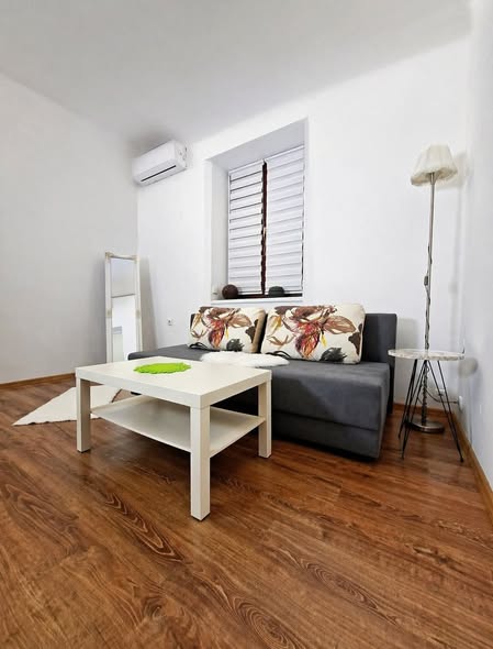 studio-apartman-centar-zemuna-smestaj-od-30-eura-po-noci-01