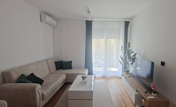 stan-na-dan-novi-sad-lana-lux-apartman